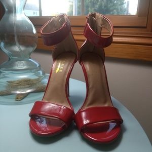 Glaze Brand Faux Patent Leather Red Heels 👠 Size 6 NWOT
